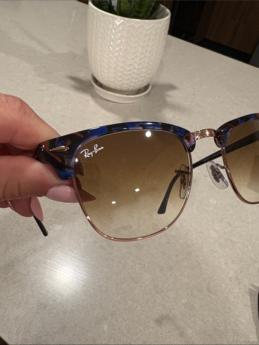 Like New Women’s Ray-Ban Clubmaster Sunglasses with Polarized Lens - Picture 3 of 3